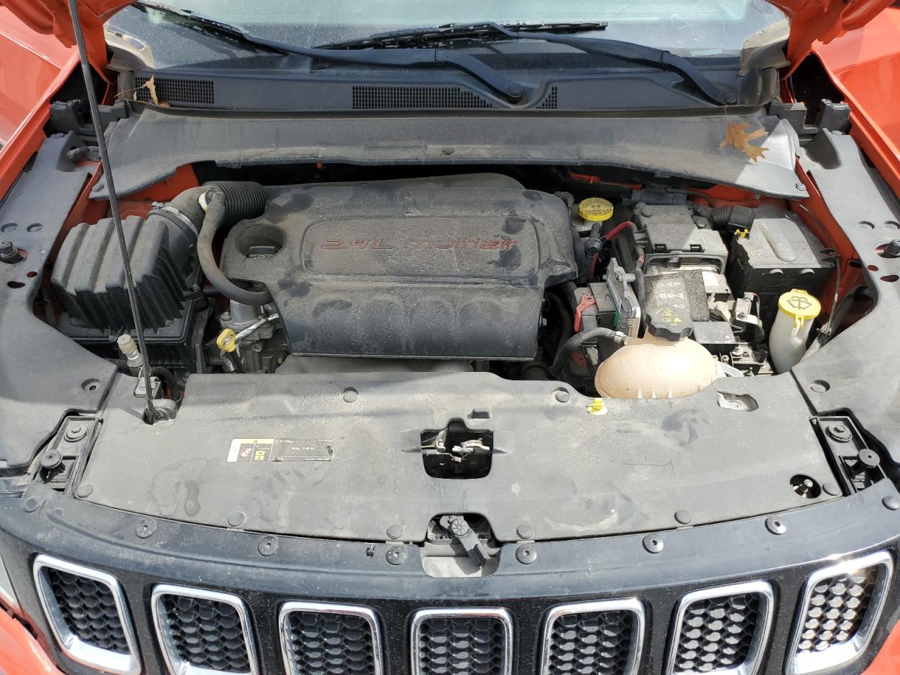 Photo 11 VIN: 3C4NJCAB1JT133505 - JEEP COMPASS 