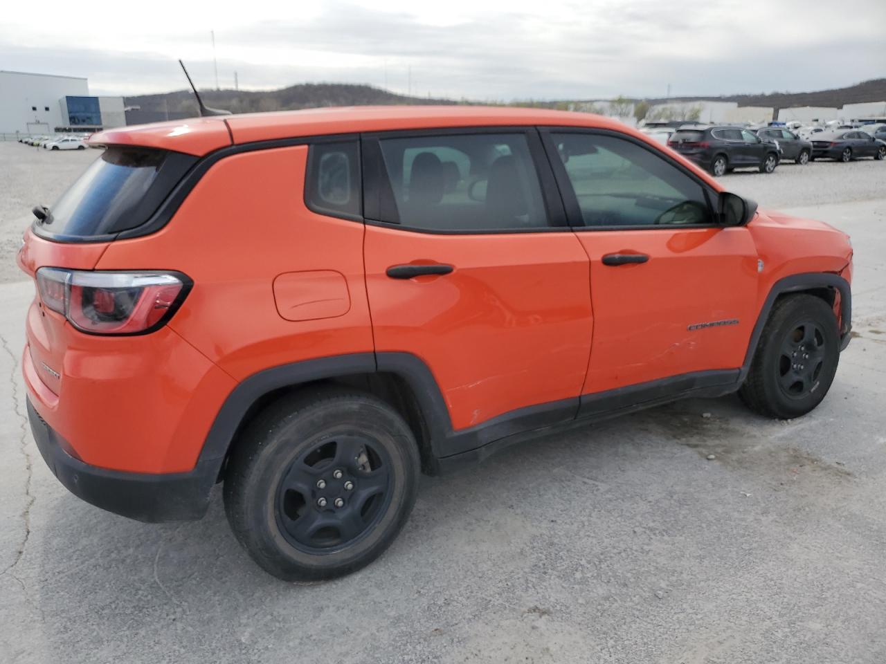 Photo 2 VIN: 3C4NJCAB1JT133505 - JEEP COMPASS 