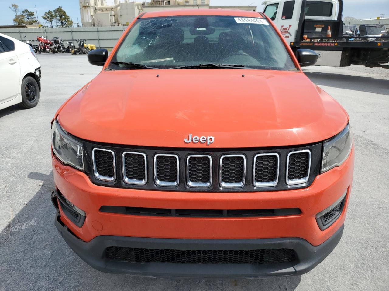 Photo 4 VIN: 3C4NJCAB1JT133505 - JEEP COMPASS 