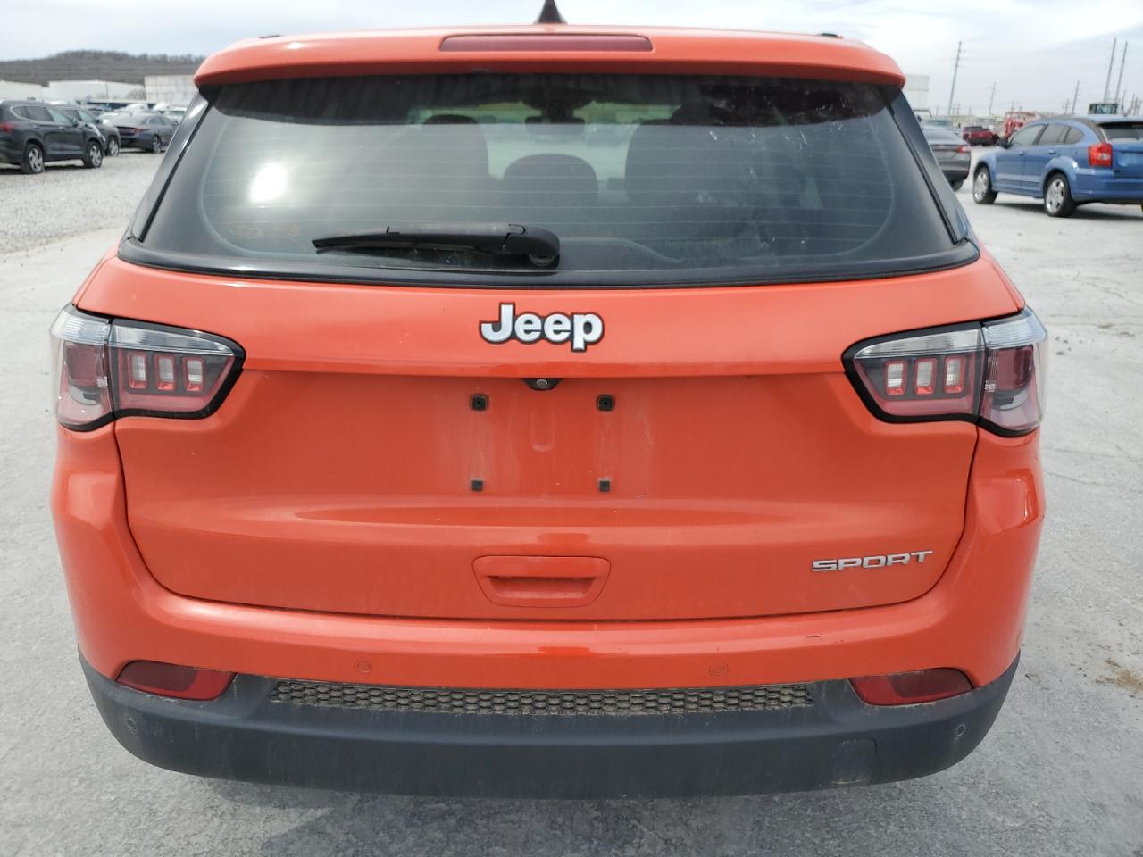 Photo 5 VIN: 3C4NJCAB1JT133505 - JEEP COMPASS 