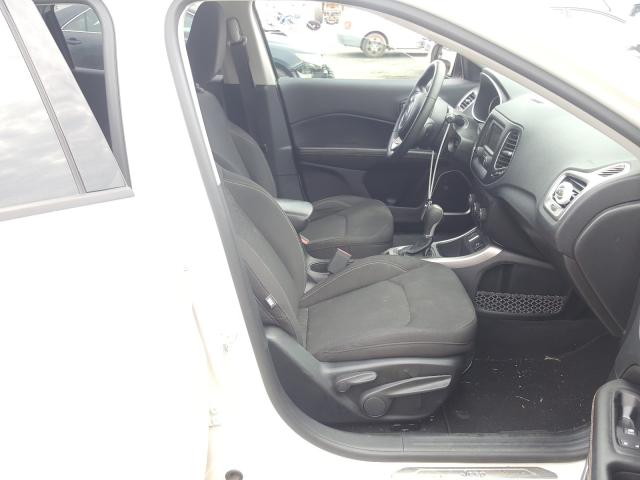 Photo 4 VIN: 3C4NJCAB1JT227951 - JEEP COMPASS 