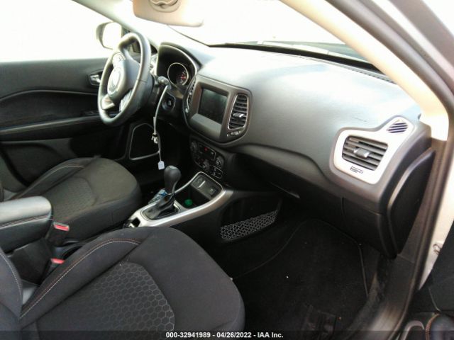 Photo 4 VIN: 3C4NJCAB1KT618647 - JEEP COMPASS 