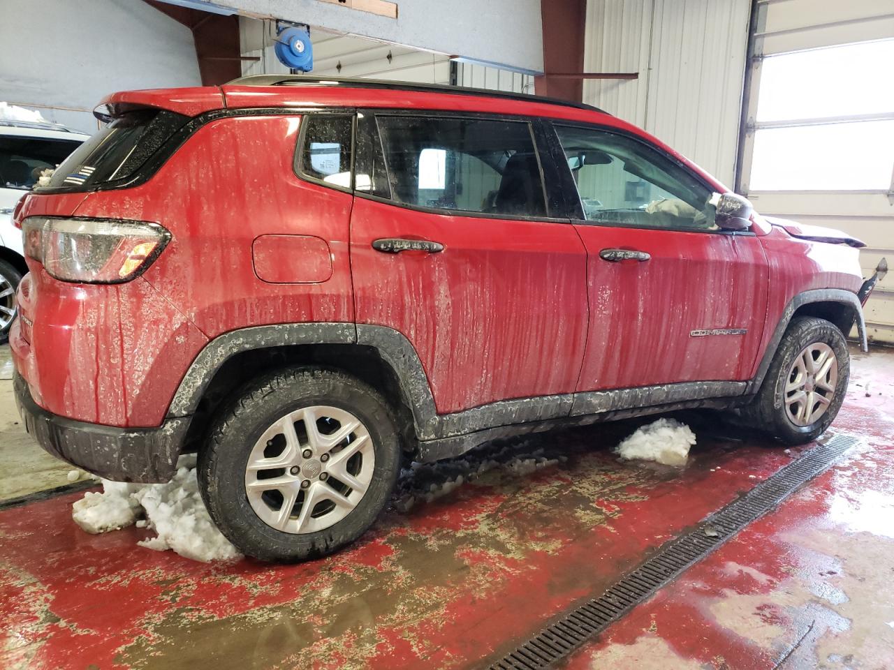 Photo 2 VIN: 3C4NJCAB2JT204758 - JEEP COMPASS 