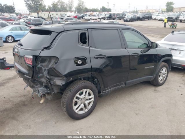 Photo 3 VIN: 3C4NJCAB2JT250865 - JEEP COMPASS 