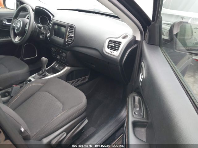 Photo 4 VIN: 3C4NJCAB2JT250865 - JEEP COMPASS 