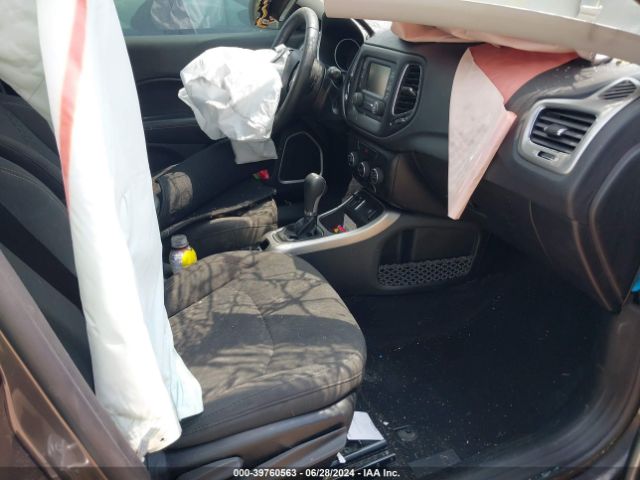 Photo 4 VIN: 3C4NJCAB2JT471348 - JEEP COMPASS 