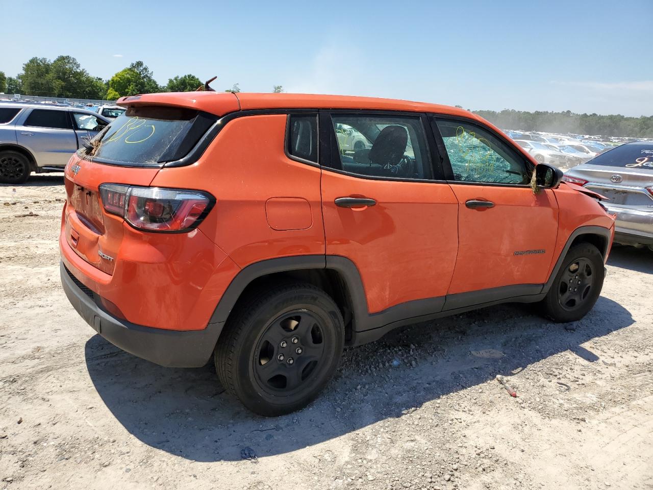 Photo 2 VIN: 3C4NJCAB3JT267528 - JEEP COMPASS 