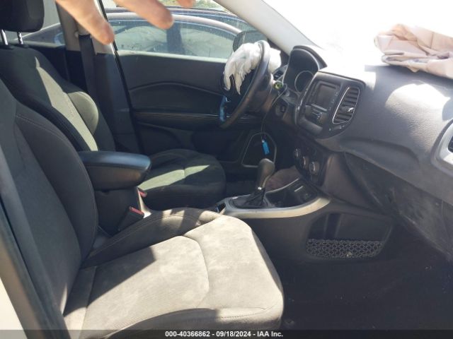 Photo 4 VIN: 3C4NJCAB4JT226891 - JEEP COMPASS 