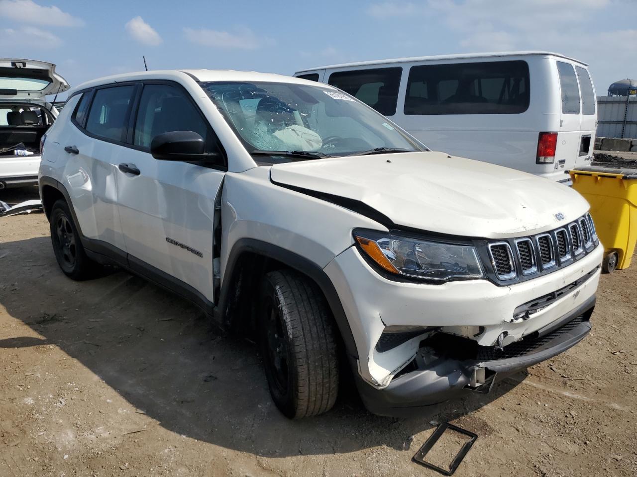 Photo 3 VIN: 3C4NJCAB5JT124211 - JEEP COMPASS 