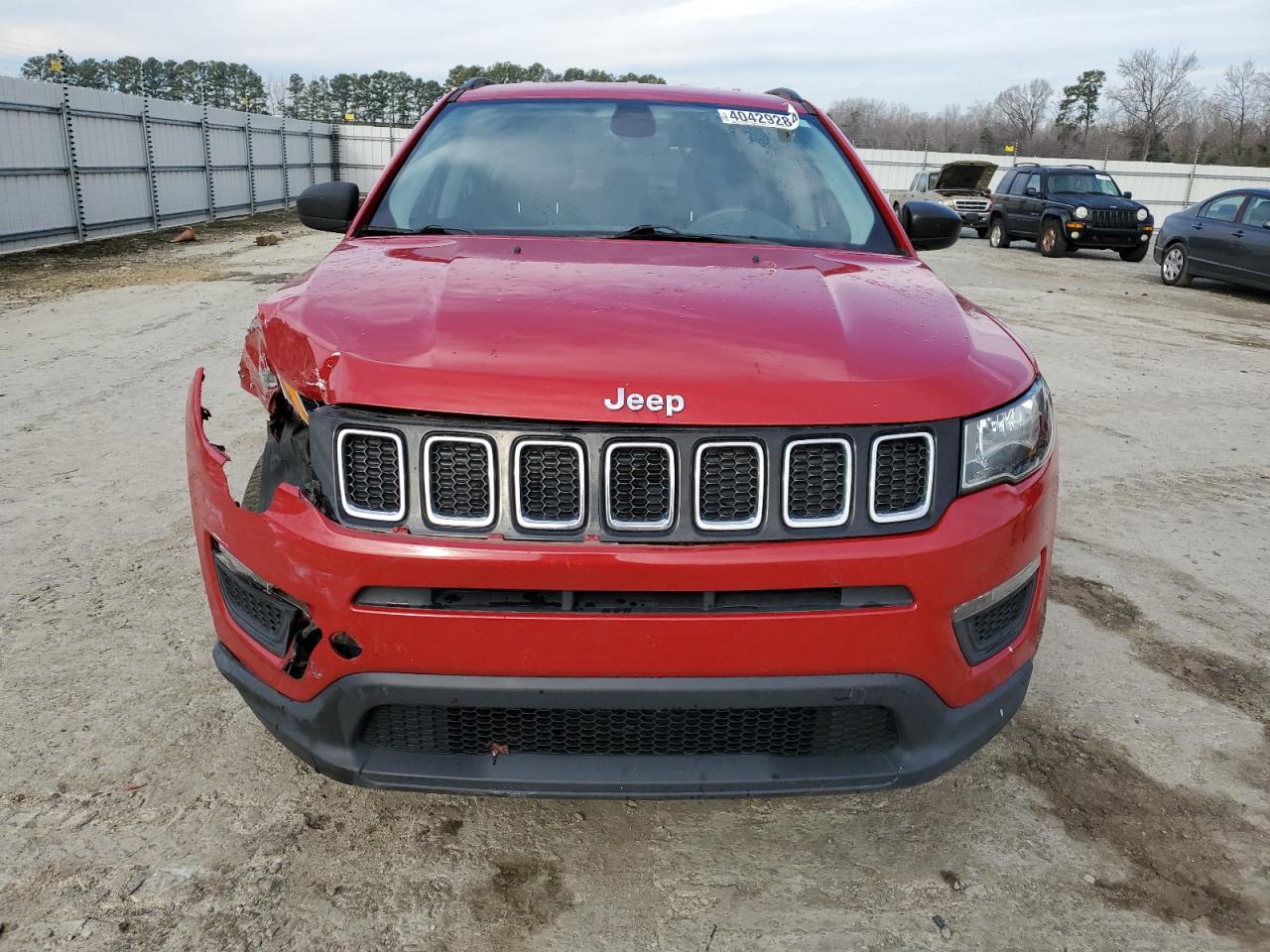 Photo 4 VIN: 3C4NJCAB5JT204351 - JEEP COMPASS 