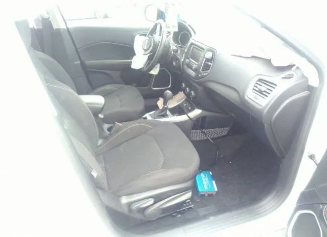 Photo 4 VIN: 3C4NJCAB5JT271757 - JEEP COMPASS 