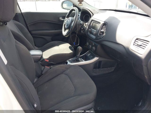 Photo 4 VIN: 3C4NJCAB5JT318169 - JEEP COMPASS 