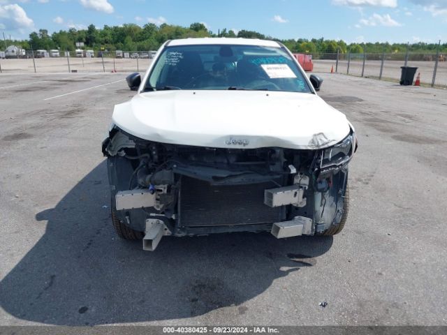 Photo 5 VIN: 3C4NJCAB5JT318169 - JEEP COMPASS 