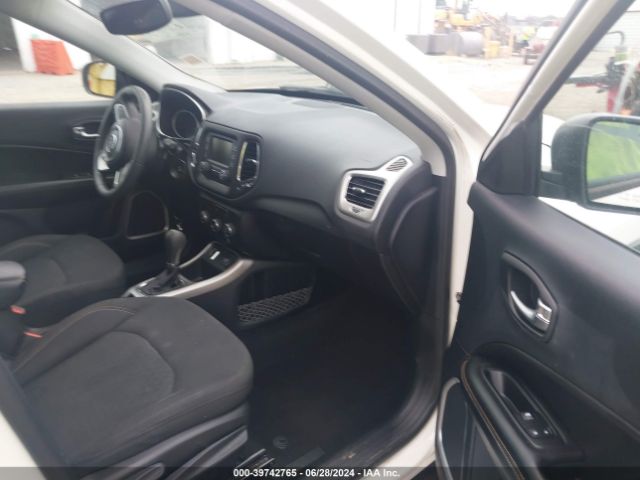 Photo 4 VIN: 3C4NJCAB5JT495420 - JEEP COMPASS 