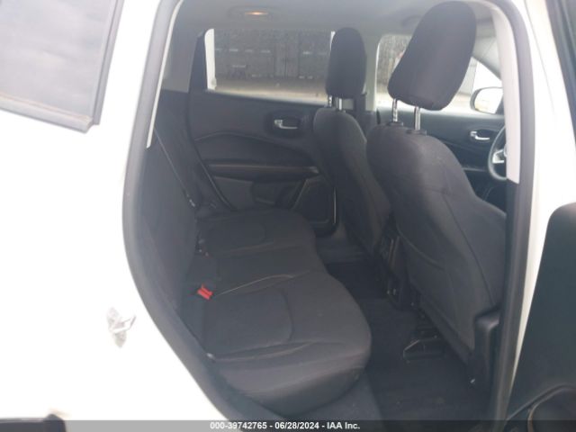 Photo 7 VIN: 3C4NJCAB5JT495420 - JEEP COMPASS 