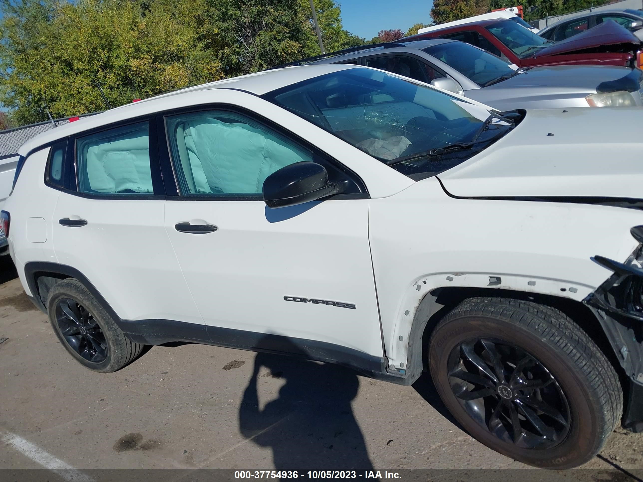 Photo 13 VIN: 3C4NJCAB6JT123987 - JEEP COMPASS 