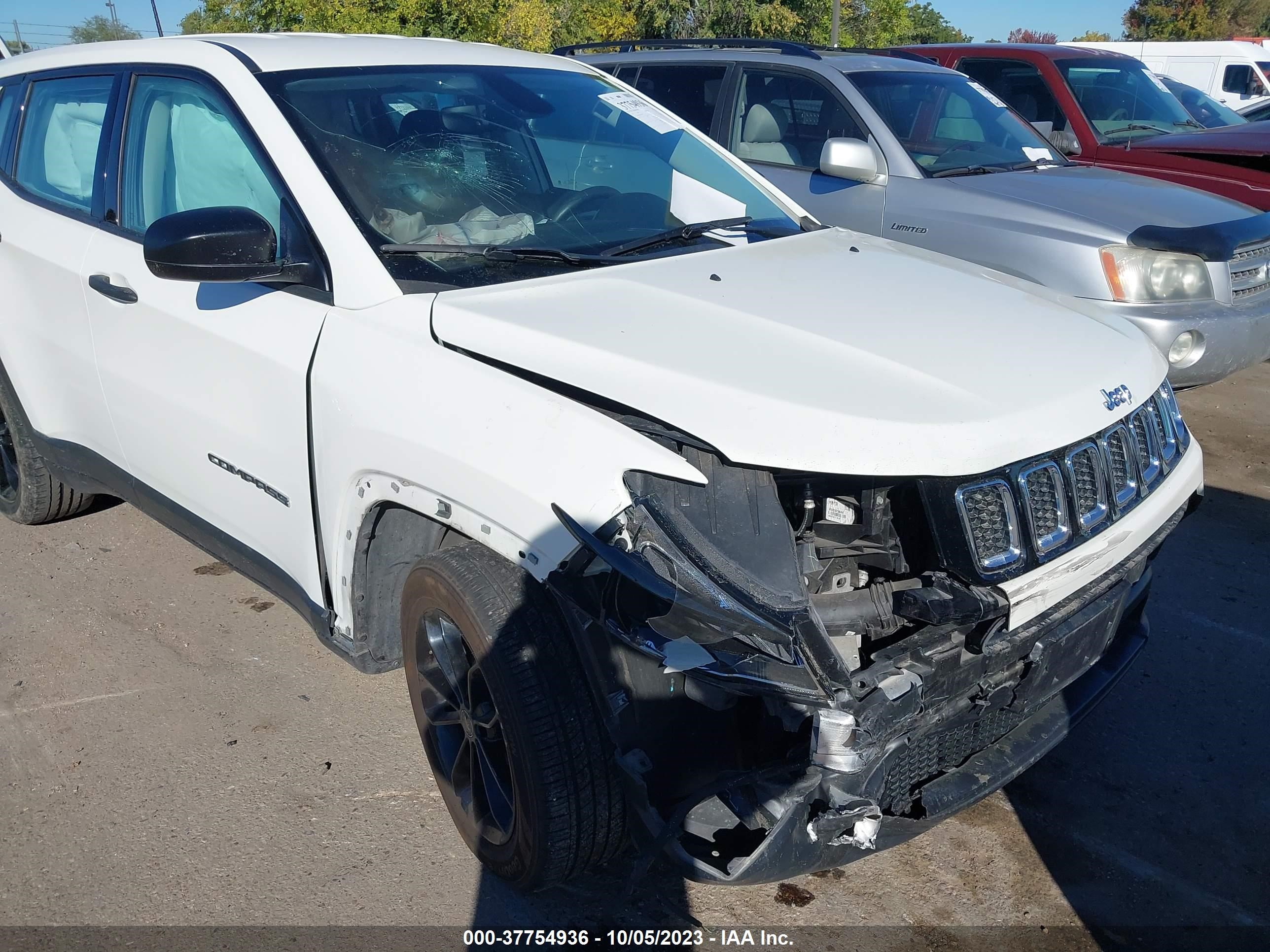 Photo 5 VIN: 3C4NJCAB6JT123987 - JEEP COMPASS 