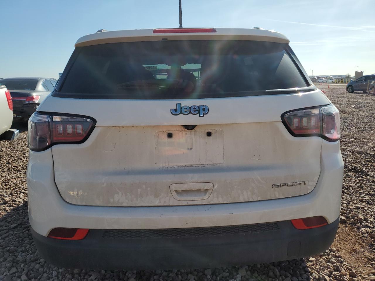 Photo 5 VIN: 3C4NJCAB6JT461602 - JEEP COMPASS 