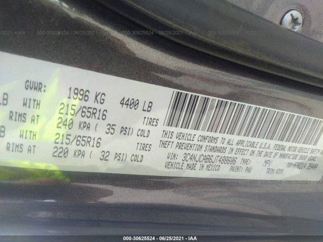 Photo 8 VIN: 3C4NJCAB6JT488606 - JEEP COMPASS 