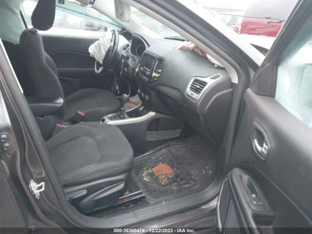 Photo 4 VIN: 3C4NJCAB7JT139955 - JEEP COMPASS 