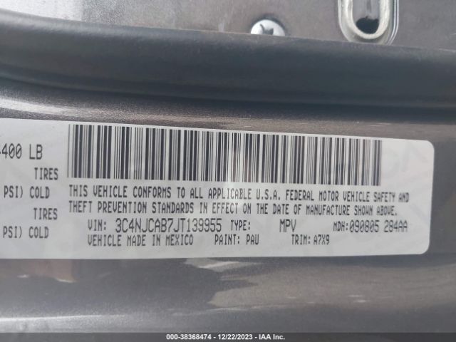 Photo 8 VIN: 3C4NJCAB7JT139955 - JEEP COMPASS 