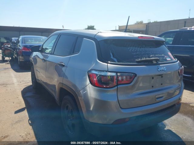 Photo 2 VIN: 3C4NJCAB7JT145058 - JEEP COMPASS 