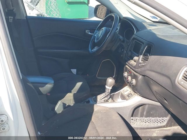 Photo 4 VIN: 3C4NJCAB7JT151796 - JEEP COMPASS 