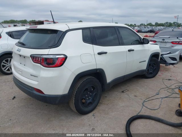 Photo 3 VIN: 3C4NJCAB7JT318819 - JEEP COMPASS 