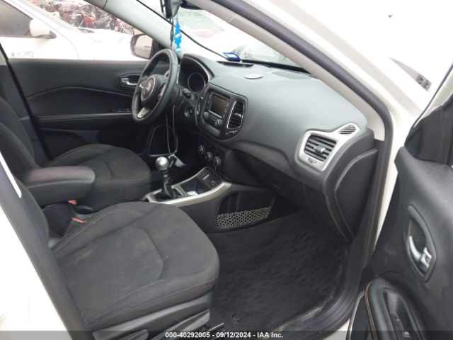 Photo 4 VIN: 3C4NJCAB7JT318819 - JEEP COMPASS 