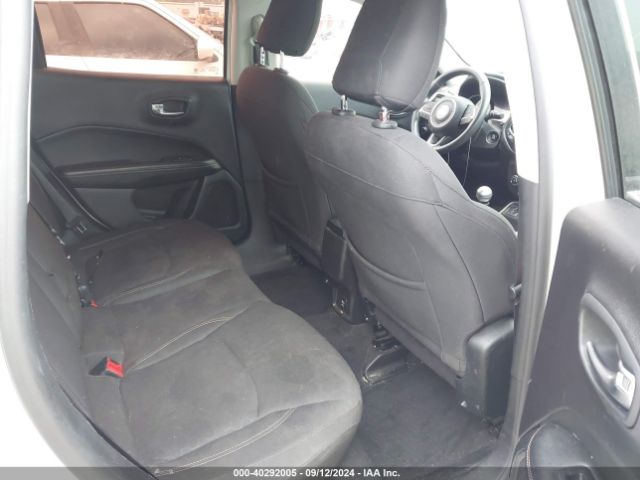 Photo 7 VIN: 3C4NJCAB7JT318819 - JEEP COMPASS 