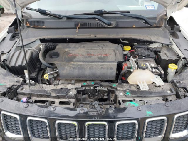 Photo 9 VIN: 3C4NJCAB7JT318819 - JEEP COMPASS 