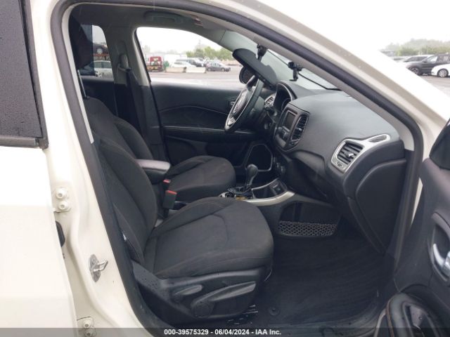 Photo 4 VIN: 3C4NJCAB9JT107010 - JEEP COMPASS 