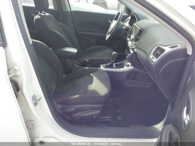 Photo 4 VIN: 3C4NJCAB9JT151783 - JEEP COMPASS 