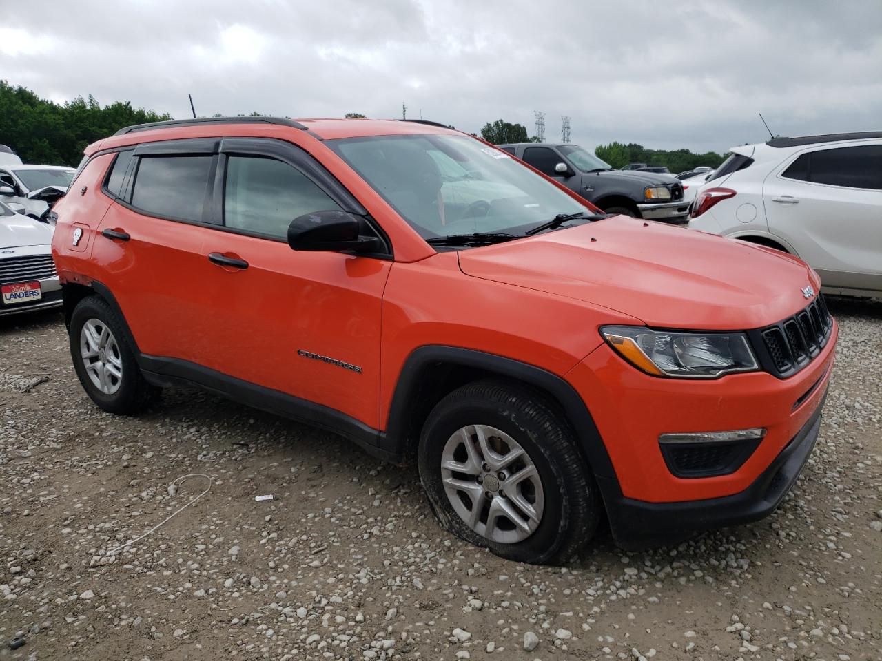 Photo 3 VIN: 3C4NJCABXJT211134 - JEEP COMPASS 