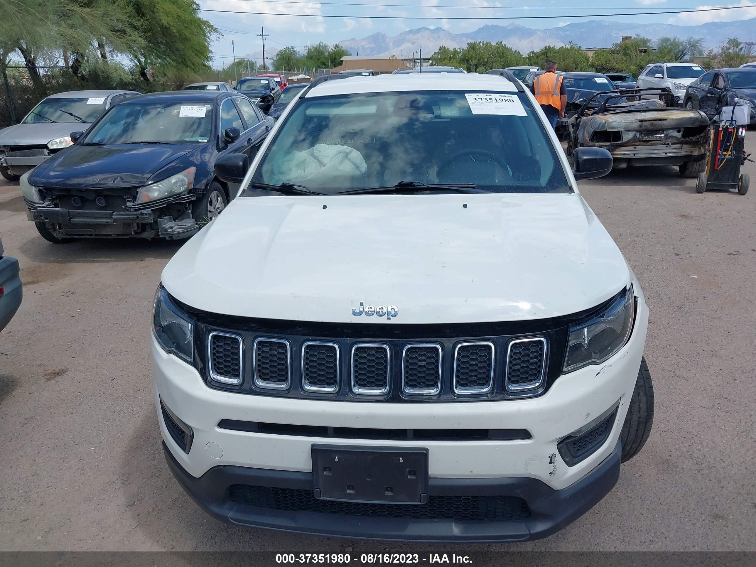 Photo 11 VIN: 3C4NJCABXJT226412 - JEEP COMPASS 