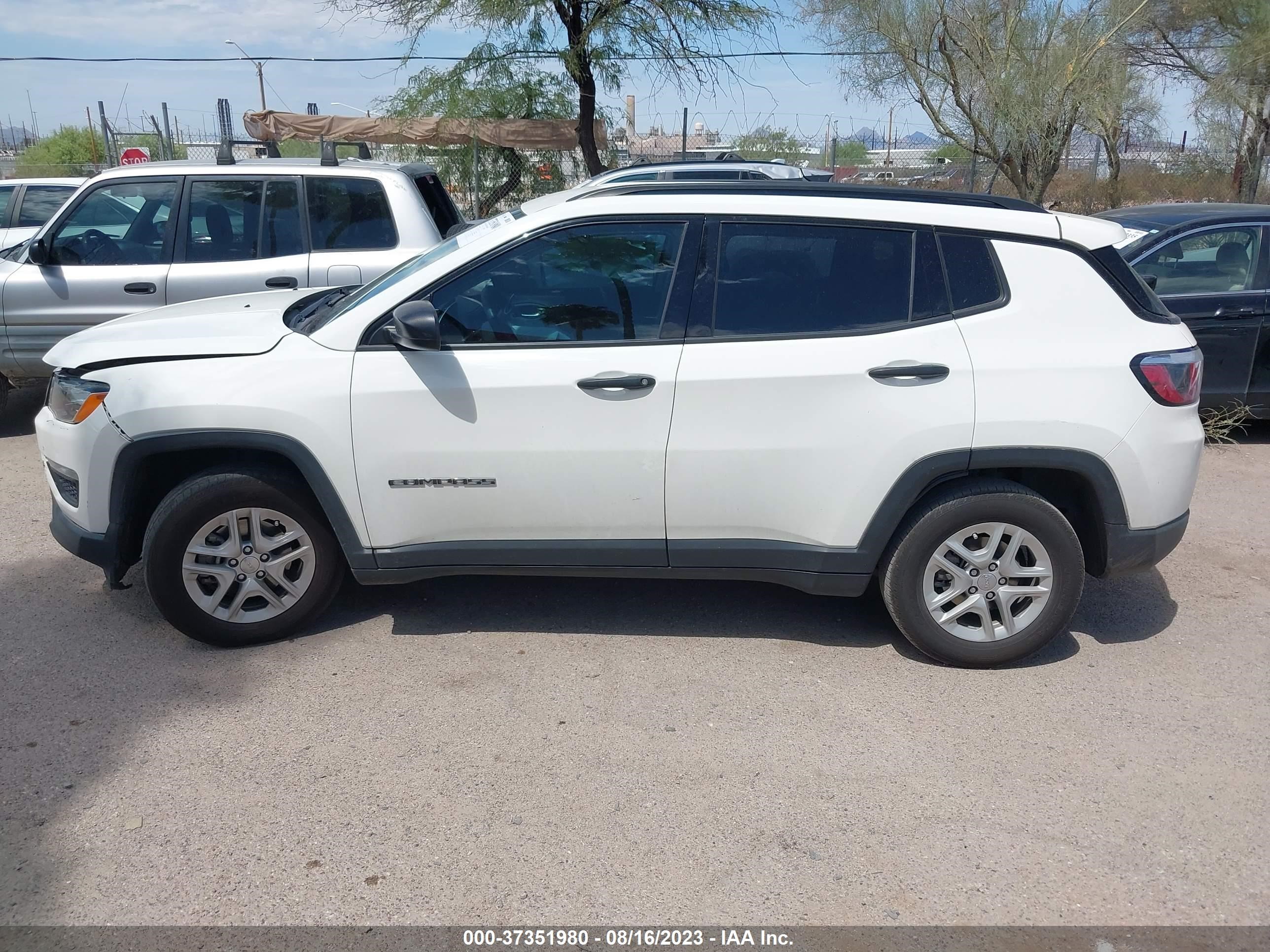 Photo 13 VIN: 3C4NJCABXJT226412 - JEEP COMPASS 