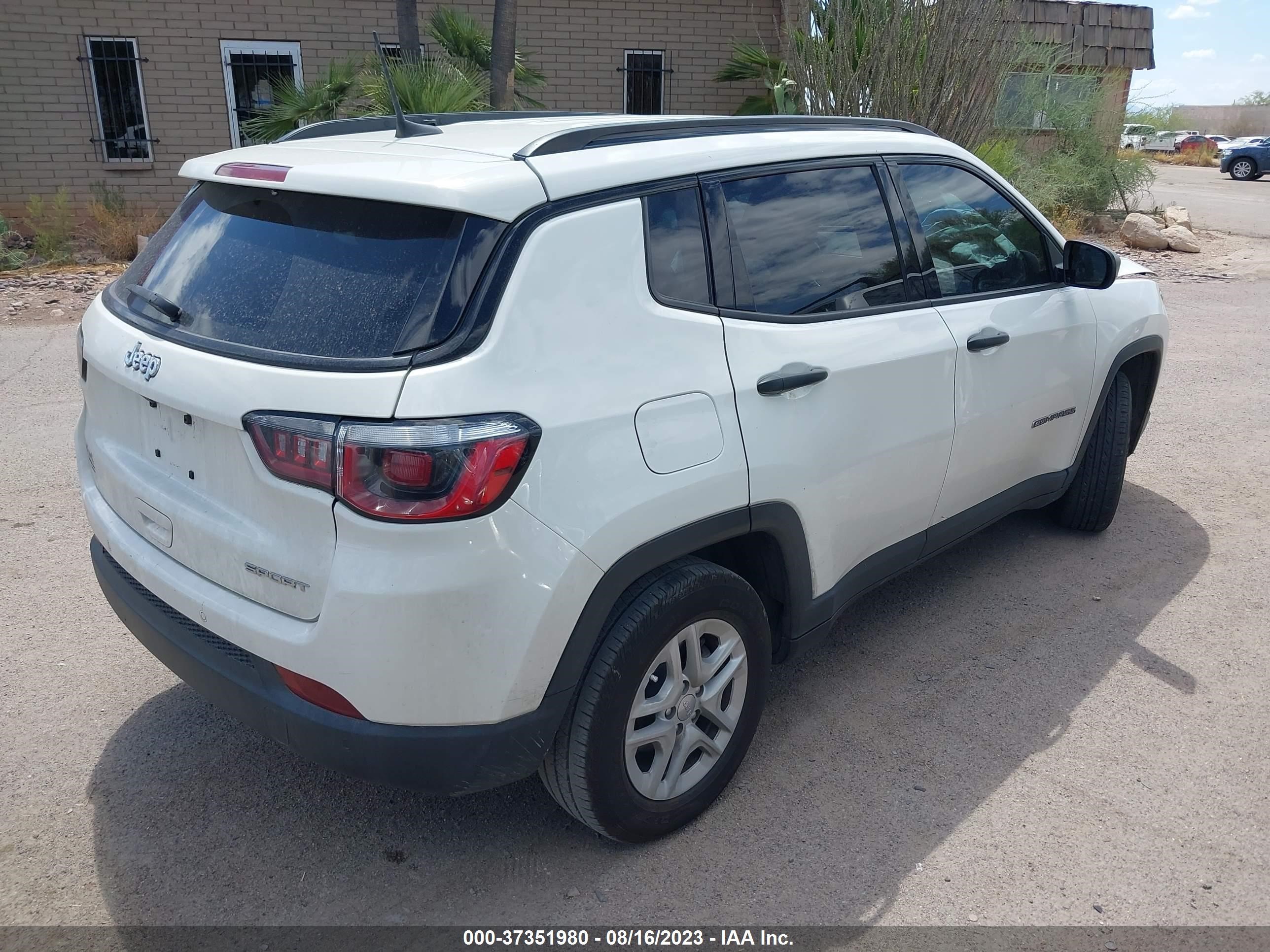 Photo 3 VIN: 3C4NJCABXJT226412 - JEEP COMPASS 