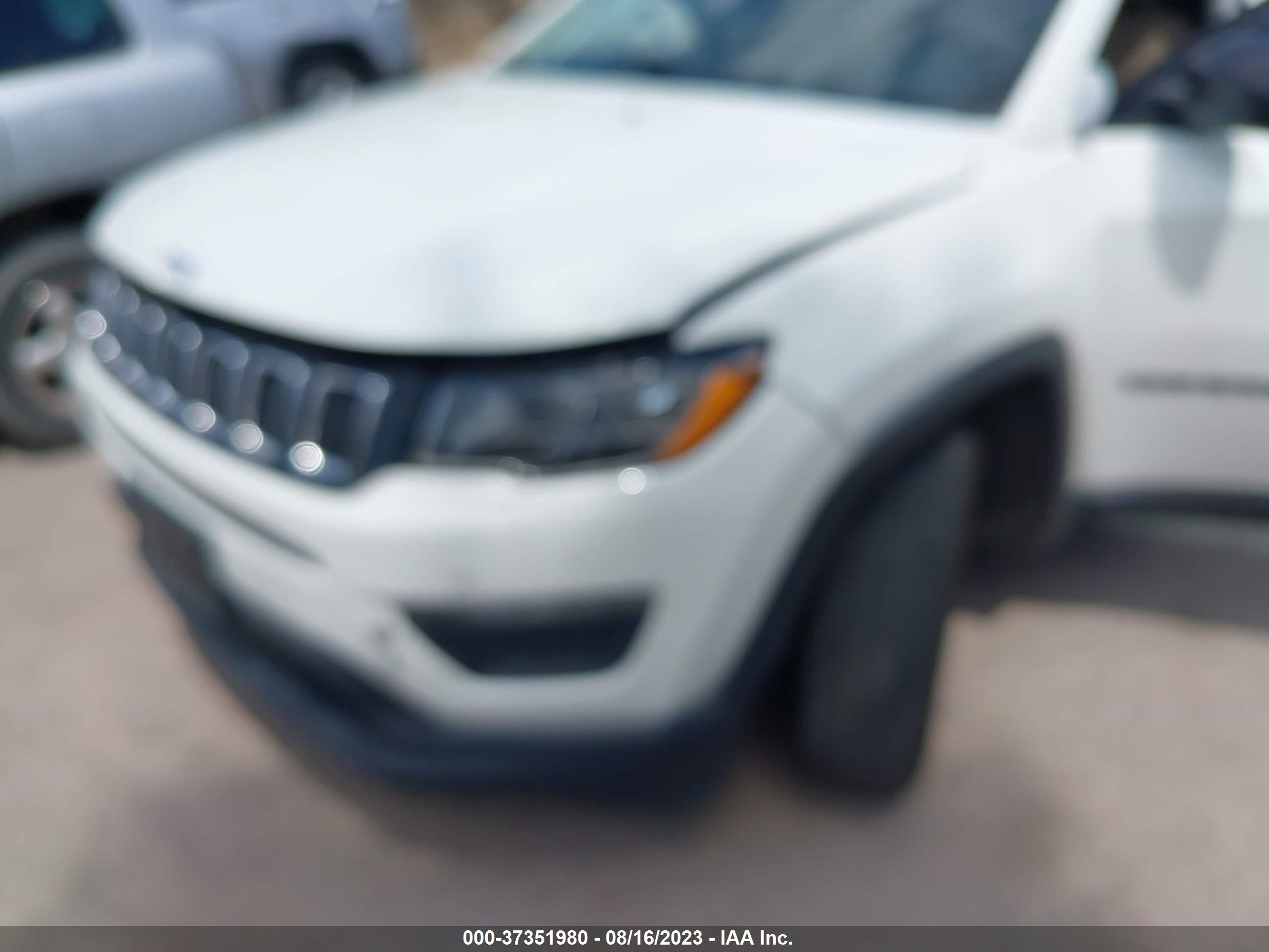 Photo 5 VIN: 3C4NJCABXJT226412 - JEEP COMPASS 