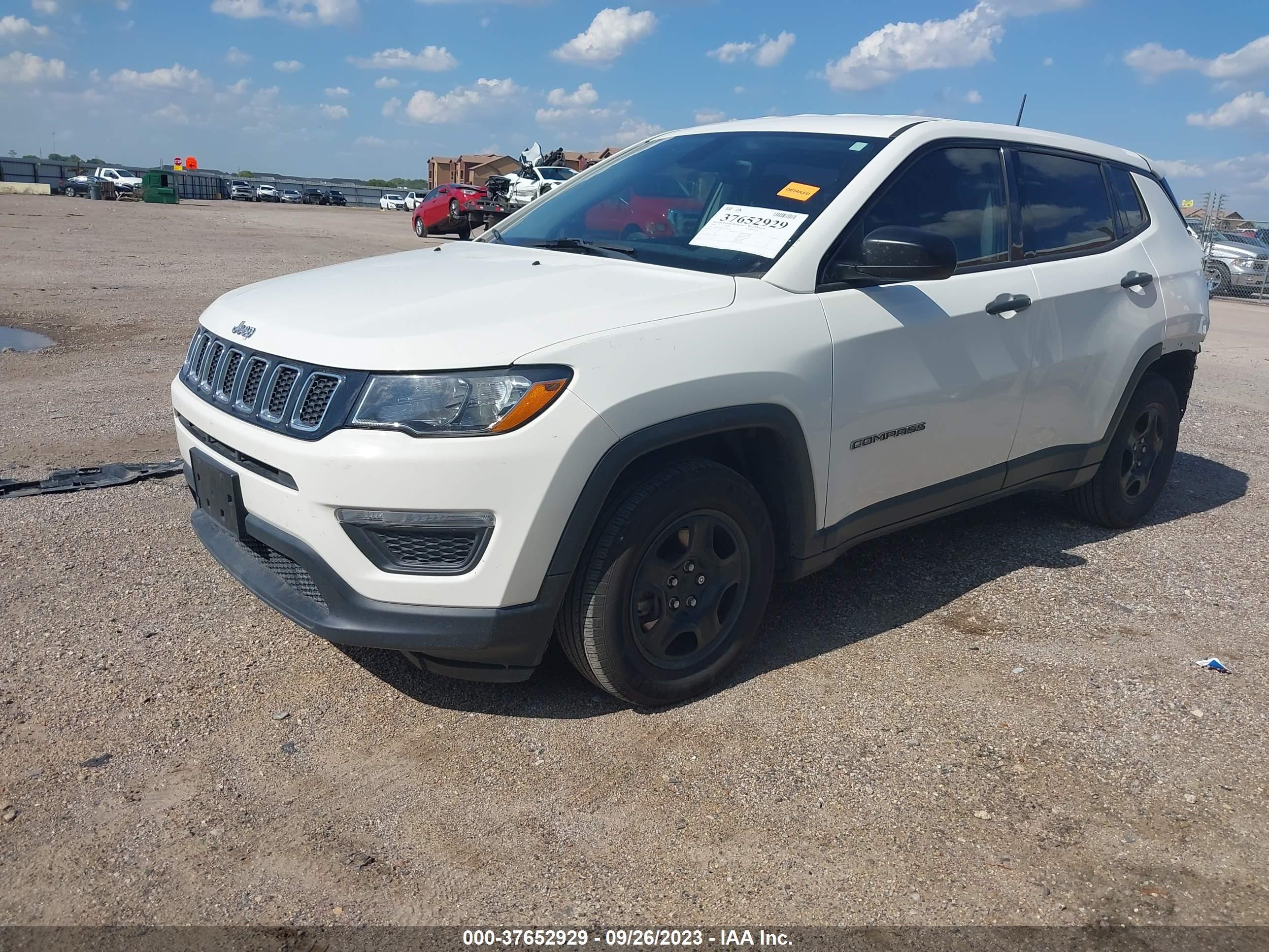 Photo 1 VIN: 3C4NJCABXJT271818 - JEEP COMPASS 