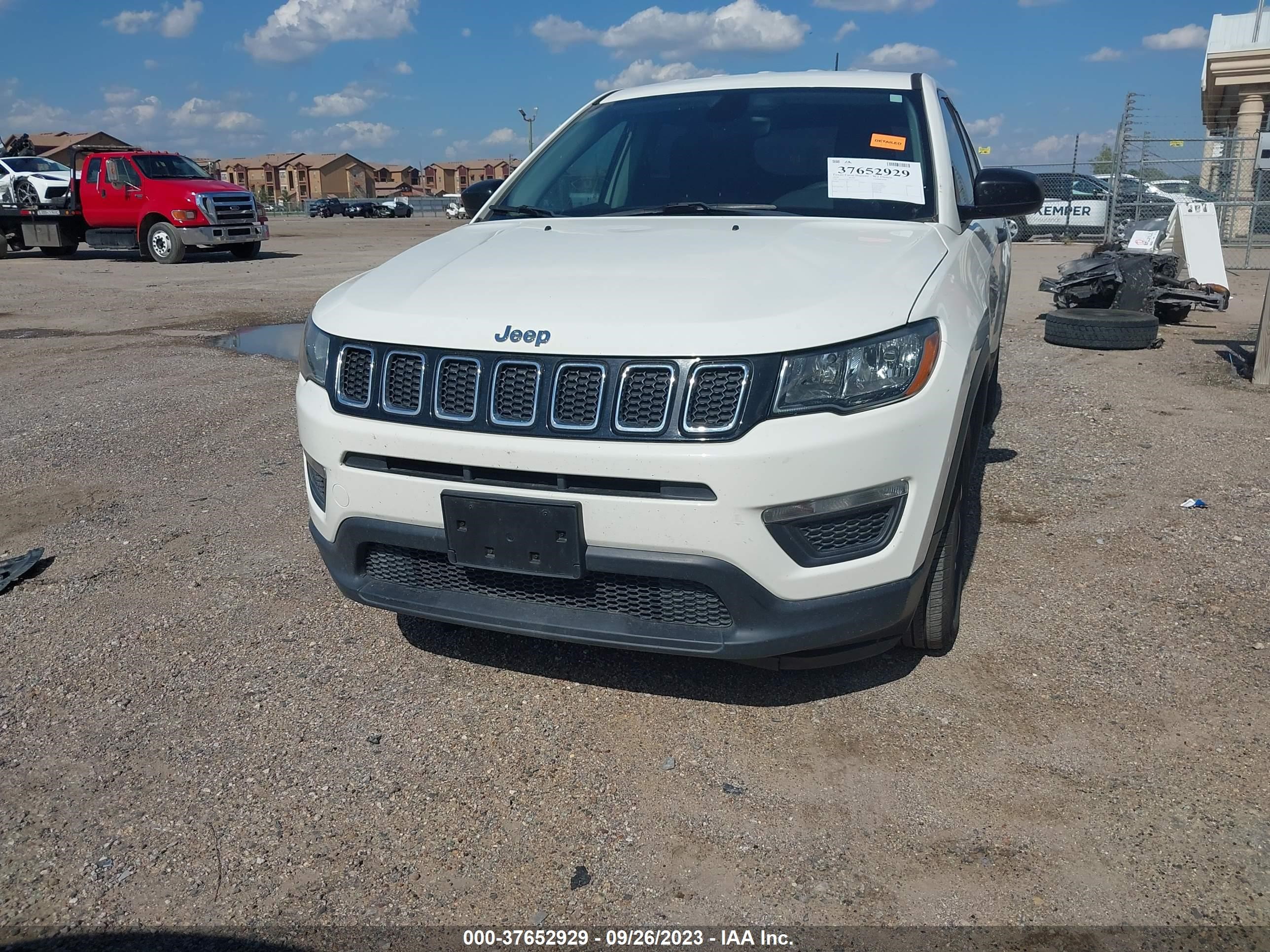 Photo 12 VIN: 3C4NJCABXJT271818 - JEEP COMPASS 