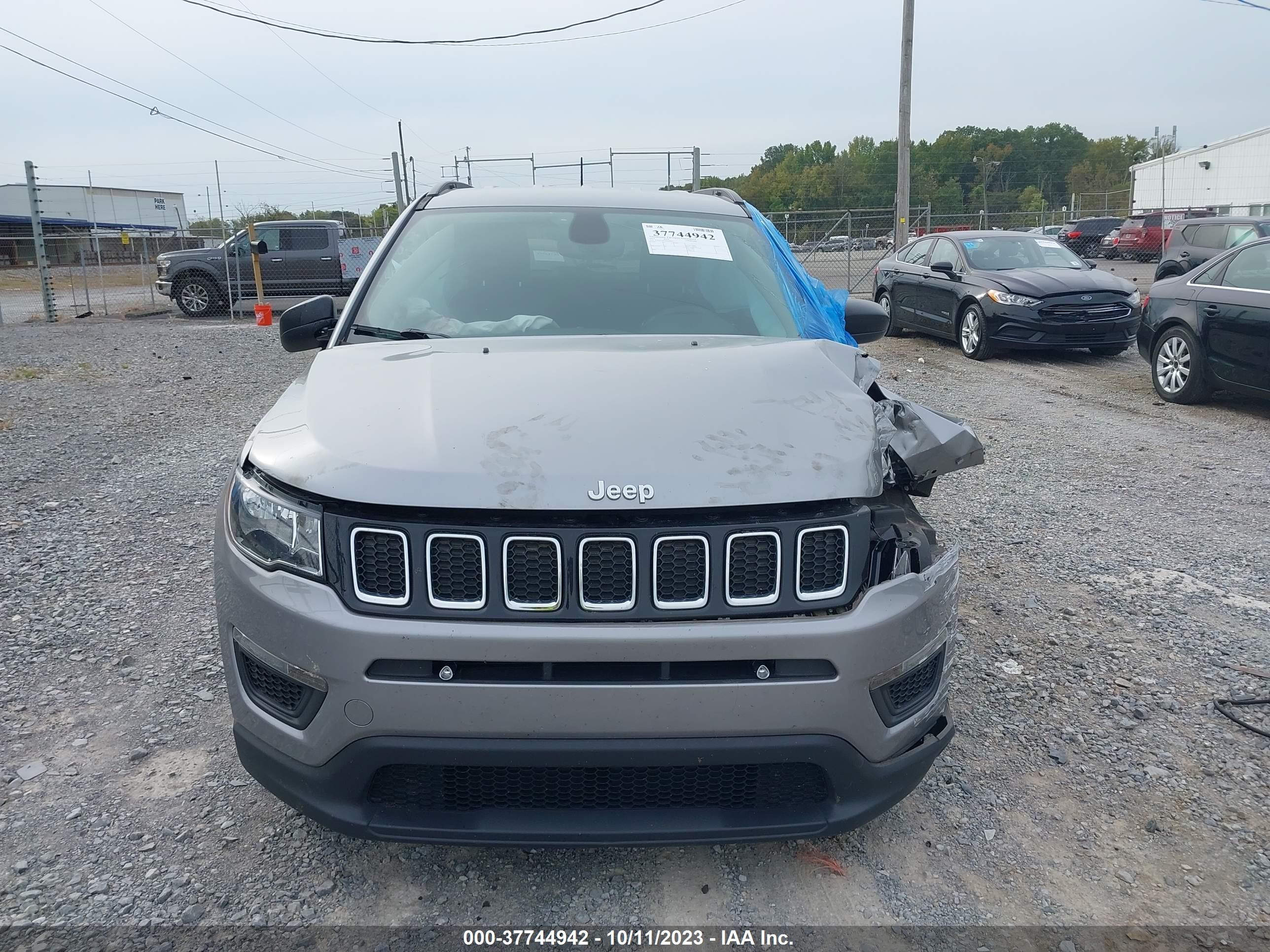 Photo 10 VIN: 3C4NJCABXKT840913 - JEEP COMPASS 