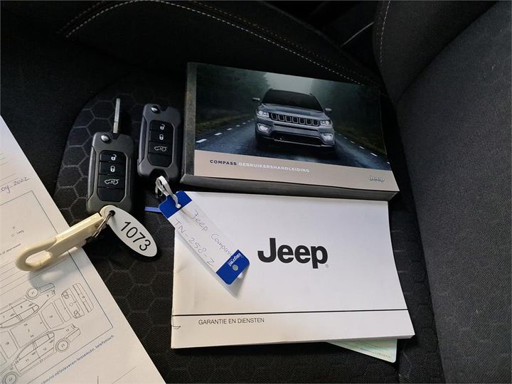 Photo 9 VIN: 3C4NJCAS8JT203677 - JEEP COMPASS 