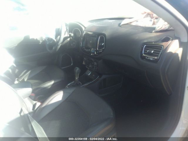 Photo 4 VIN: 3C4NJCBB0KT715546 - JEEP COMPASS 