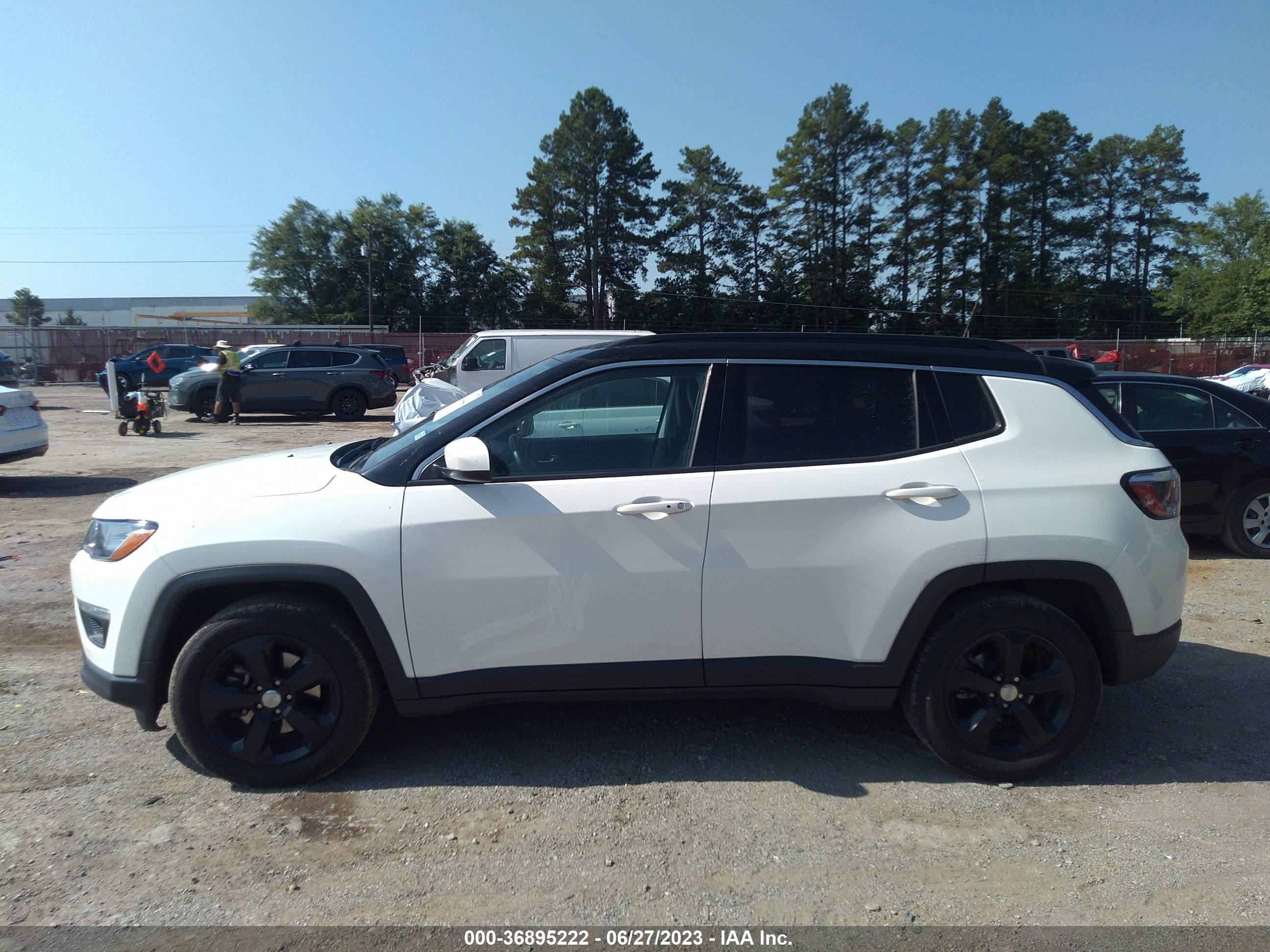 Photo 13 VIN: 3C4NJCBB1JT123751 - JEEP COMPASS 