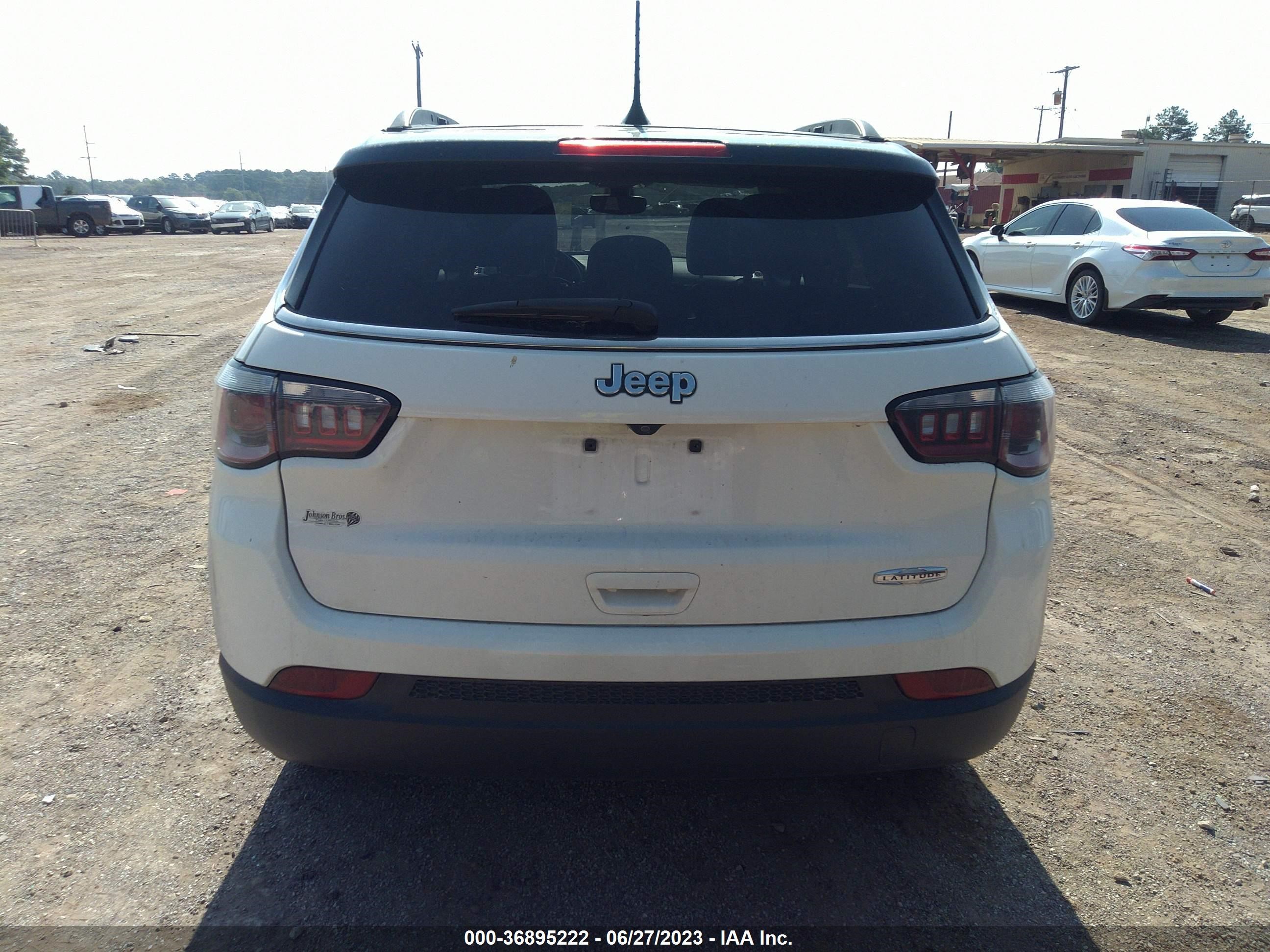 Photo 15 VIN: 3C4NJCBB1JT123751 - JEEP COMPASS 