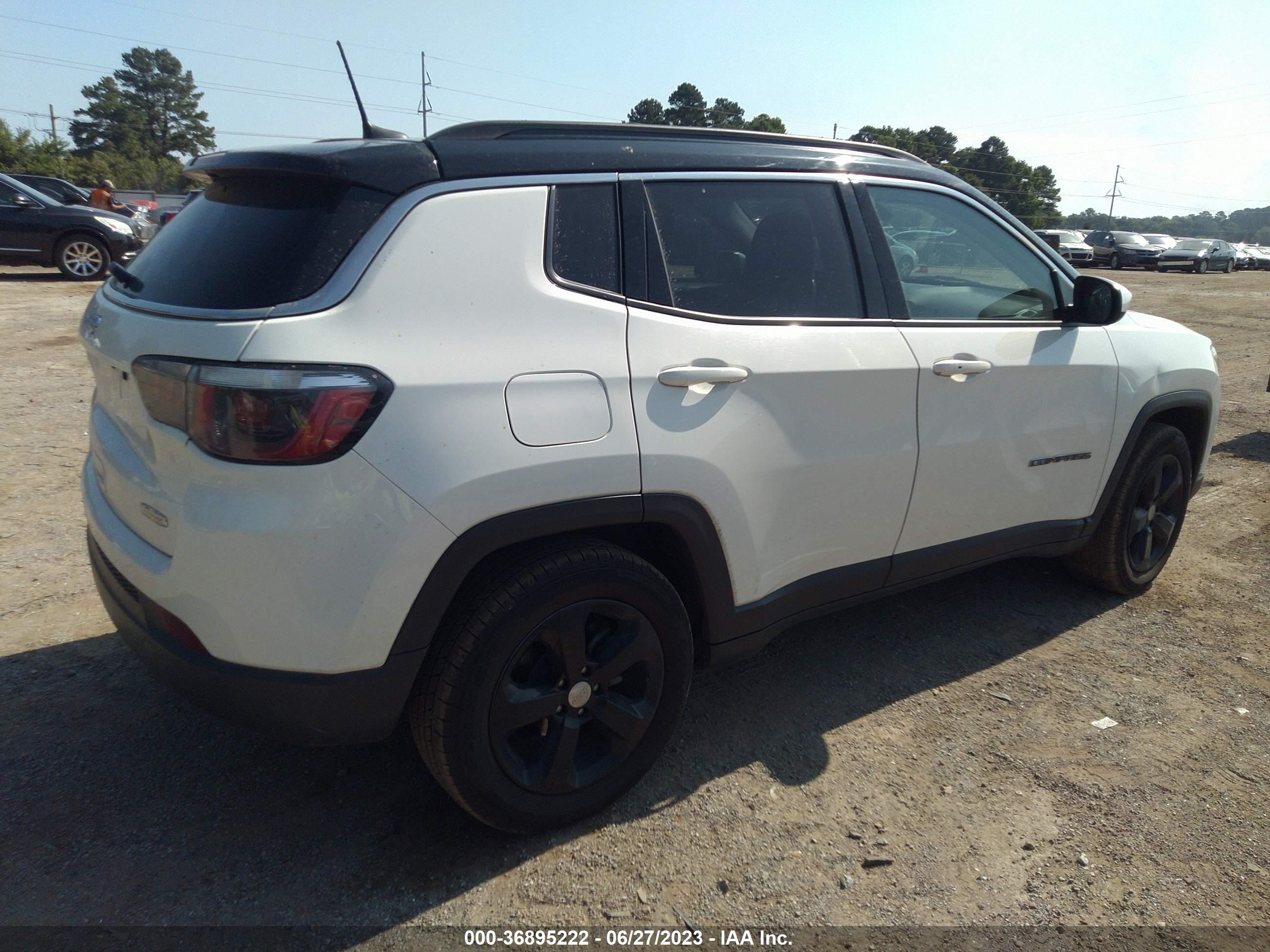 Photo 3 VIN: 3C4NJCBB1JT123751 - JEEP COMPASS 