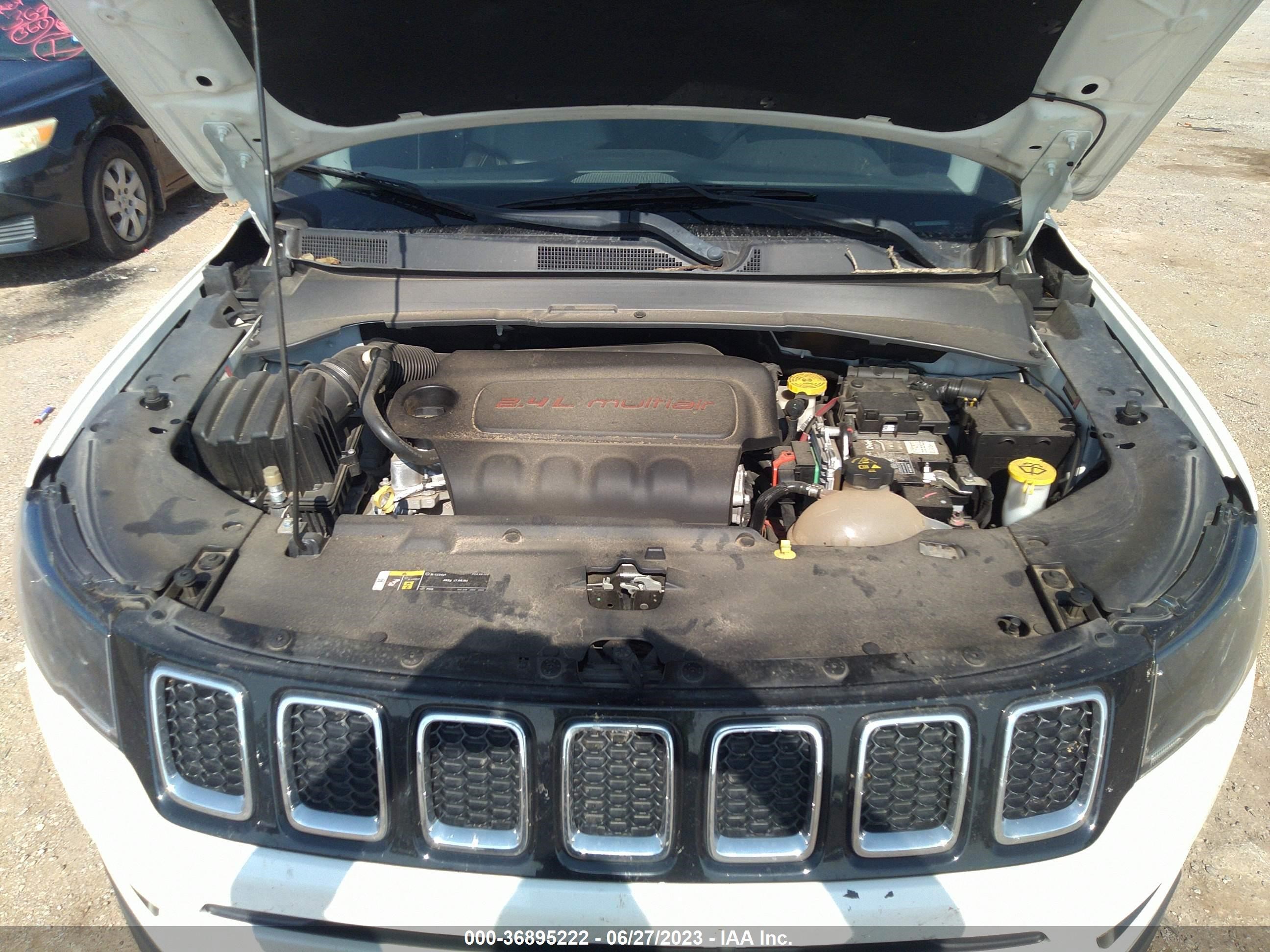 Photo 9 VIN: 3C4NJCBB1JT123751 - JEEP COMPASS 