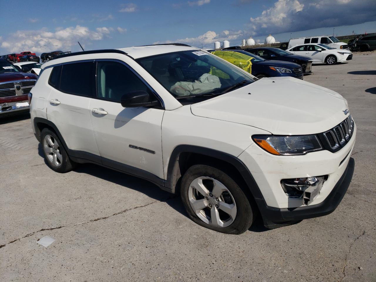 Photo 3 VIN: 3C4NJCBB1JT193640 - JEEP COMPASS 