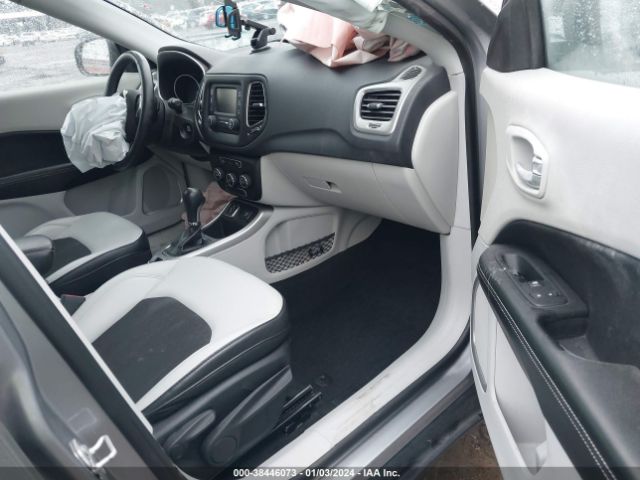 Photo 4 VIN: 3C4NJCBB1JT263136 - JEEP COMPASS 