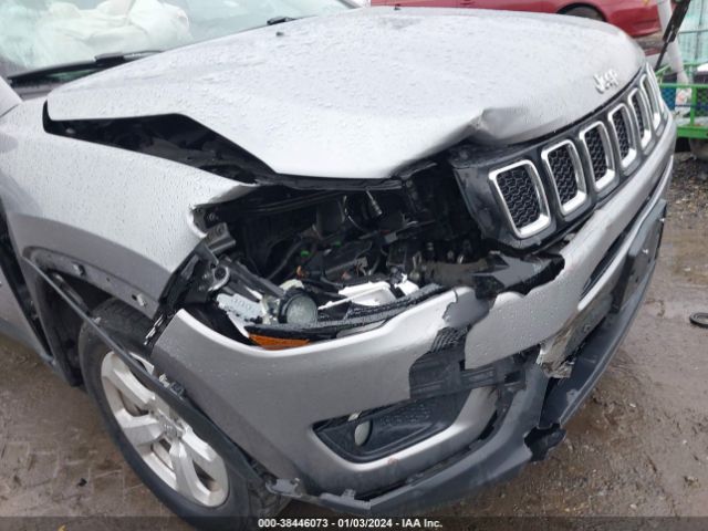 Photo 5 VIN: 3C4NJCBB1JT263136 - JEEP COMPASS 